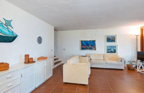 Abbiadori House | Lovely Holiday Home “La Casa Degli Ulivi” with Sea View, Mountain View, Wi-Fi, Terraces & Garden
