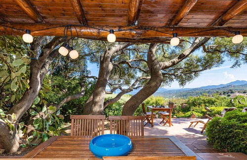 Abbiadori House | Lovely Holiday Home “La Casa Degli Ulivi” with Sea View, Mountain View, Wi-Fi, Terraces & Garden