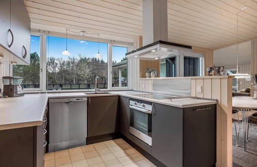 Rødhus House | Lovely holiday home with wilderness bath and space for 8 people.