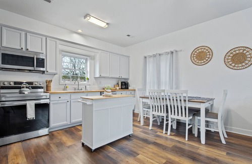 Pass Christian House | Lovely Home! Close to the Beach and Downtown!