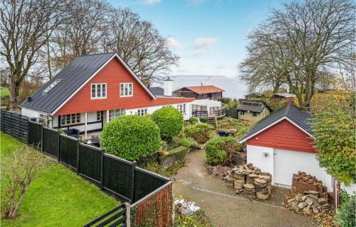 Hvidbjerg Strand House | Lovely Home In Børkop With Kitchen