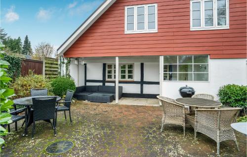Hvidbjerg Strand House | Lovely Home In Børkop With Kitchen