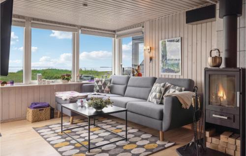 Bjert House | Lovely Home In Bjert With Kitchen