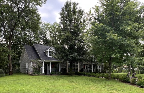 Muskogee House | Lovely home in country setting nestled on a hill overlooking creek and greenbelt