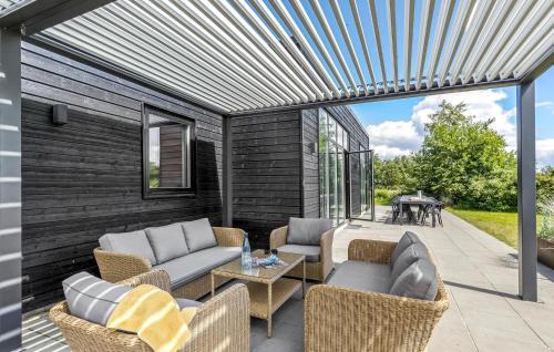 Fjellerup Strand House | Lovely Home In Glesborg With Wifi