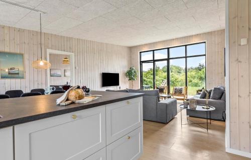 Fjellerup Strand House | Lovely Home In Glesborg With Wifi