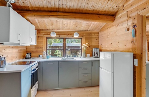 Helberskov Strand House | Lovely home in Hadsund with WiFi