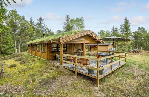 Helberskov Strand House | Lovely home in Hadsund with WiFi