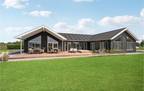 Hadsund House | Lovely Home In Hadsund With Wifi