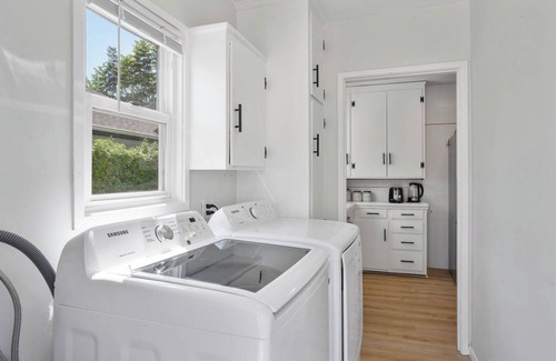 Riverside Rancho House | Lovely Home in Heart of Burbank - Universal Studio