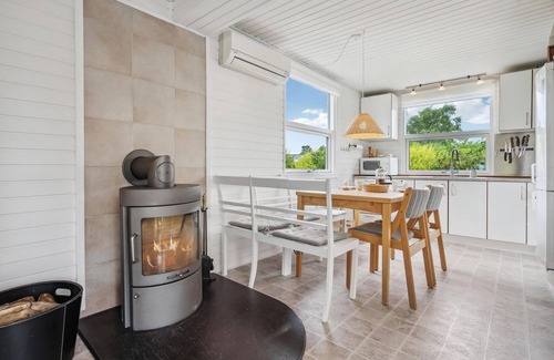 Hejlsminde Strand House | Lovely home in Hejls with WiFi