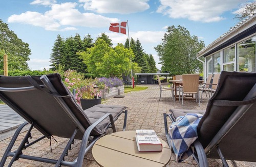 Hejlsminde Strand House | Lovely home in Hejls with WiFi