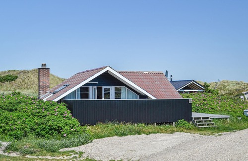 Bjerregard Strand House | Lovely home in Hvide Sande with WiFi