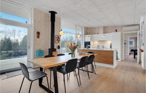 Knebel House | Lovely Home In Knebel With Kitchen