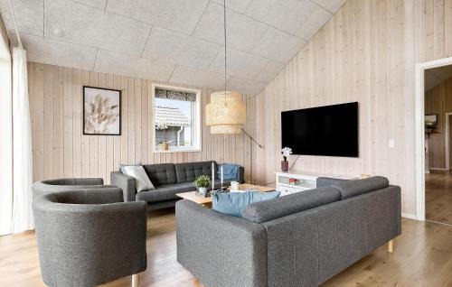 Nr. Lyngby Strand House | Lovely Home In Løkken With Sauna