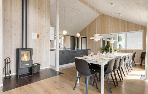 Nr. Lyngby Strand House | Lovely Home In Løkken With Sauna
