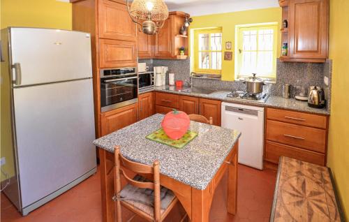 La Garde House | Lovely Home In La Garde With Kitchen
