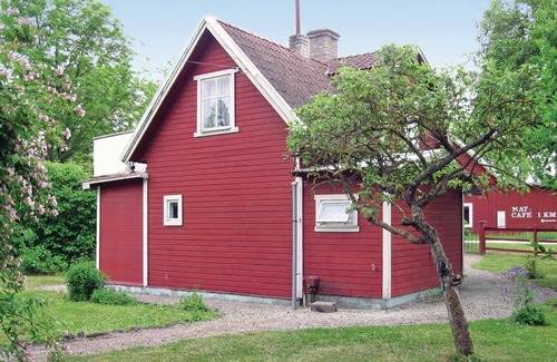 Kappelshamn House | Lovely home in Lärbro with kitchen