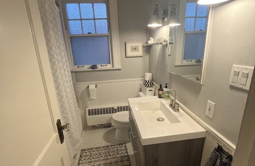 Evanston House | Lovely home in Northwest Evanston. Near Lakefront and Northwestern University.