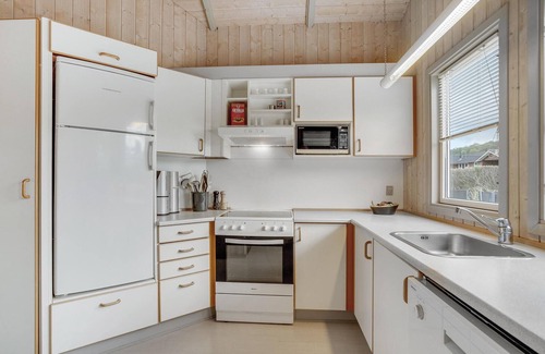 Grønninghoved Strand House | Lovely home in Sjølund with sauna