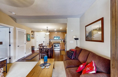 Silvercreek Condo | Lovely home in ski-in/ski-out complex with washer & dryer + shared pool/hot tub