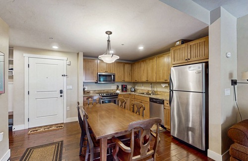 Silvercreek Condo | Lovely home in ski-in/ski-out complex with washer & dryer + shared pool/hot tub