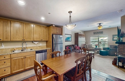 Silvercreek Condo | Lovely home in ski-in/ski-out complex with washer & dryer + shared pool/hot tub