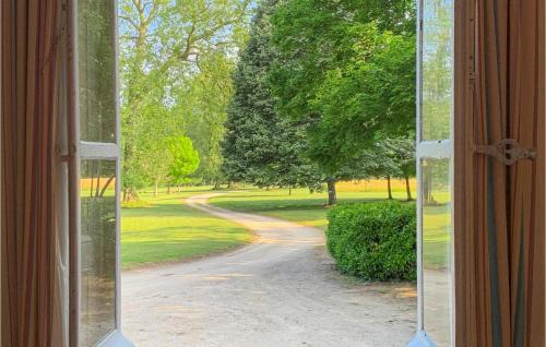 Saint-Michel-de-Chavaignes House | Lovely Home In St Michel D,chavaignes
