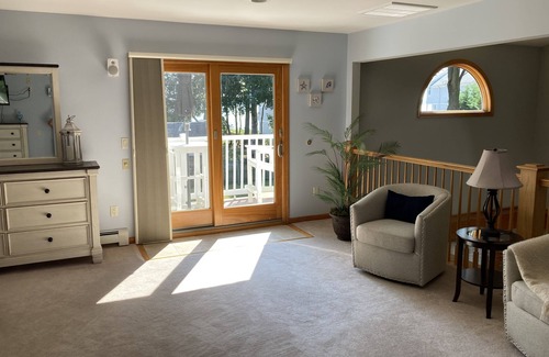 North Kingstown House | Lovely home minutes from Narragansett Bay, 19 minutes to Newport, sleeps 10