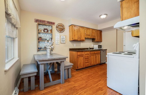 Grandview Condo | Lovely Home Near South Kansas City