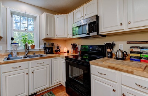 Woodfin House | Lovely Home near the river and 5 mins to downtown AVL.