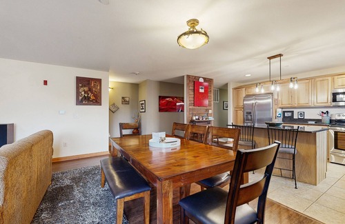 Arkdale Condo | Lovely home overlooking golf course with WiFi, AC, pool, hot tub - near lake