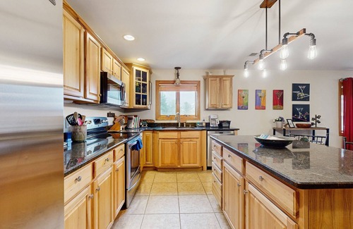 Arkdale Condo | Lovely home overlooking golf course with WiFi, AC, pool, hot tub - near lake