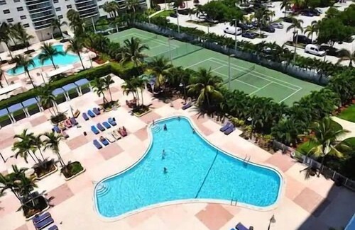 Sunny Isles Beach Apartment | Lovely Home! Paradise at Sunny Isles Beach! 2BD/2BTH Ocean View Beach Condo.