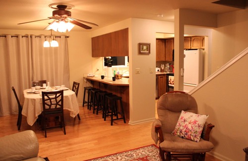 Baring Cabin | Lovely Home Private Hot Tub Fireplace WI-FI King Bed Hiking Fishing Ski resorts