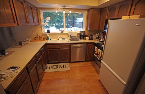 Baring Cabin | Lovely Home Private Hot Tub Fireplace WI-FI King Bed Hiking Fishing Ski resorts