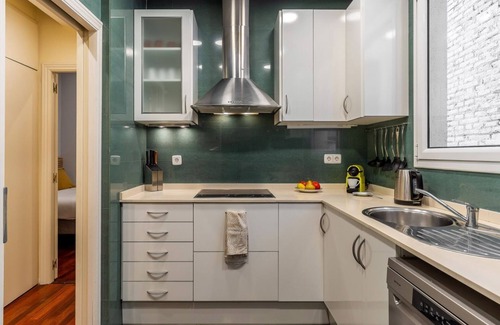 la Vila de Gracia Apartment | Lovely home steps to the iconic Paseo de Gracia!