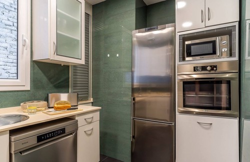 la Vila de Gracia Apartment | Lovely home steps to the iconic Paseo de Gracia!