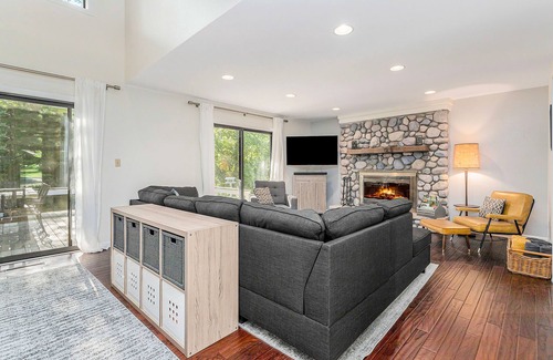 Stevensville House | Lovely home with firepit, W/D, fast WiFi, & huge dog-friendly yard