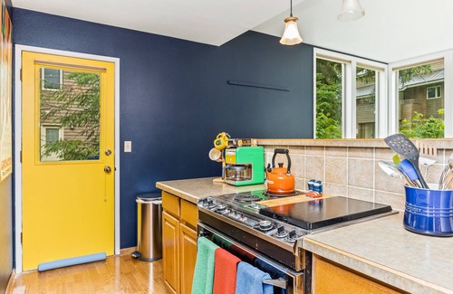 Alyeska House | Lovely home with fireplace & full kitchen - steps from the slopes
