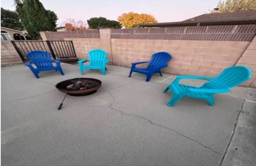 Simi Valley House | Lovely home with pool and jacuzzi