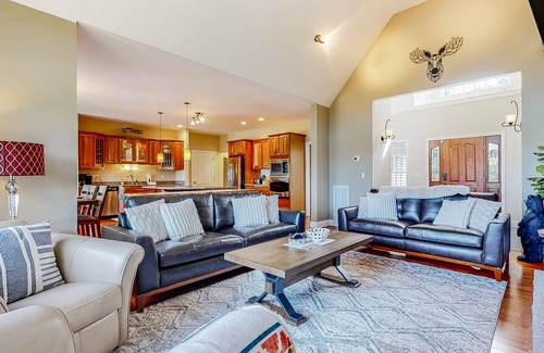 North Conway House | Lovely home with water view, hot tub, fireplace, & washer/dryer