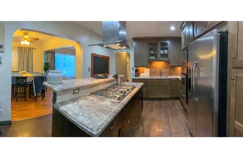 Lincoln Acres House | Lovely house in the suburbs! Privacy & comfort!