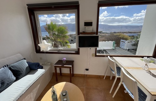 Teguise Cottage | Lovely House nearby the sea with private garden Caleta de Famara