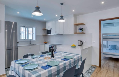 L'Escala Villa | Lovely house with private pool close to the beach. HUTG-067003