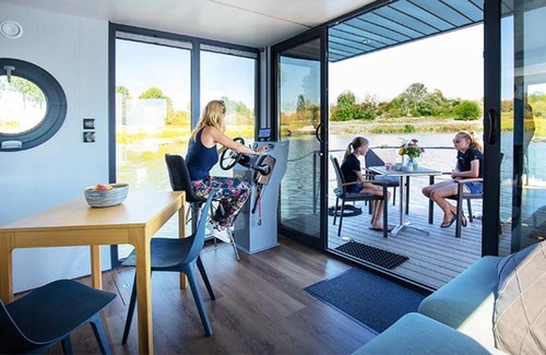 Ophoven House | Lovely houseboat in Kinrooi with terrace