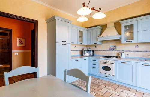 Borghetto Santo Spirito Villa | Lovely apartment in villa for 5 people with pool, A/C, WIFI, terrace, pets allowed and parking
