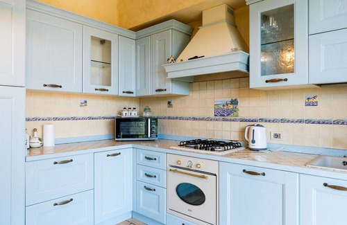 Borghetto Santo Spirito Villa | Lovely apartment in villa for 5 people with pool, A/C, WIFI, terrace, pets allowed and parking