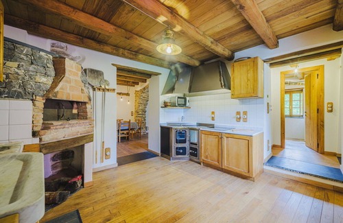 Velva Apartment | Lovely apartment for 4 guests with WIFI, TV, patio and parking
