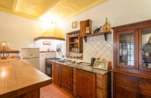 Terranuova Bracciolini Apartment | Lovely apartment for 6 people with WIFI, pool, TV, balcony, pets allowed and parking